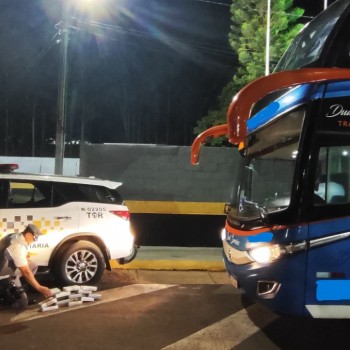 TOR prende passageiros que transportavam cocaína escondida nas poltronas do ônibus