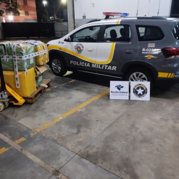 Policiamento Rodoviário apreende carga de óculos em ônibus na SP 270