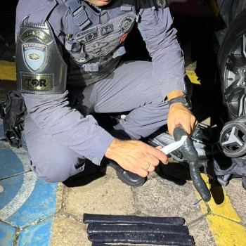 Boliviana que usava carrinho de bebê para transportar cocaína foi presa em flagrante