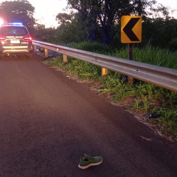 Desconhecido morre na madrugada, após ser atropelado na Raposo Tavares