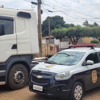 Recuperado por policiais de Irapuru, caminhão envolvido em estelionato