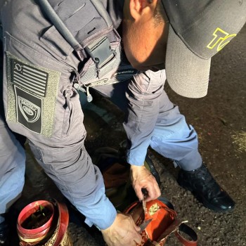 Boliviano de 22 anos é preso em flagrante por transportar cocaína em garrafas térmicas