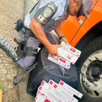 Equipe do TOR flagra passageiro de ônibus por contrabando e descaminho