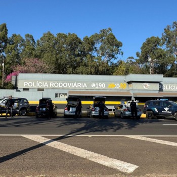 Ação conjunta prende comboio de veículos que transportava produtos de descaminho