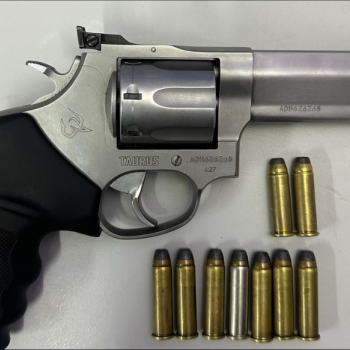 Força Tática prende homem por posse ilegal de arma de fogo de uso restrito