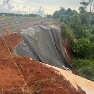 Após deslizamento de solo DER interdita trecho da Rodovia General Euclides de Oliveira Figueiredo