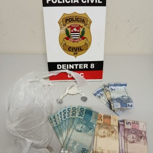 Presa em flagrante a mãe que vendia drogas na presença do filho de cinco anos