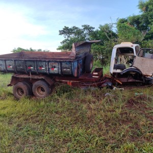 Condutor e passageiro de caminhão morrem após acidente na rodovia Arlindo Béttio
