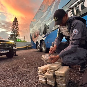 Presa Boliviana que viajava com mais de 15 quilos de pasta base de cocaína